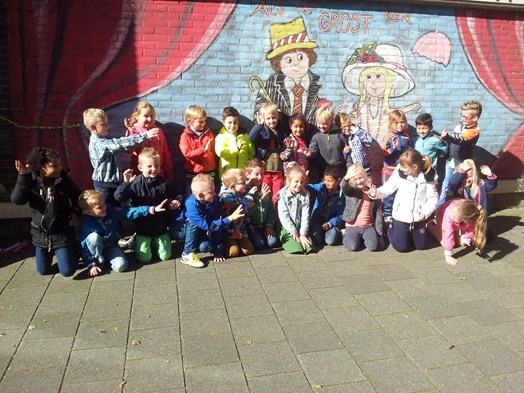 groep zwaait